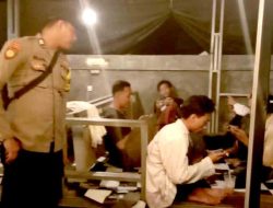 Polsek Sekaran Sambangi Masyarakat Sedang Cangkruan di Warung Kopi