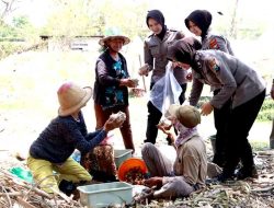 Polwan Polres Kediri Berbagi, Program Rutin Dekatkan Diri Dengan Masyarakat