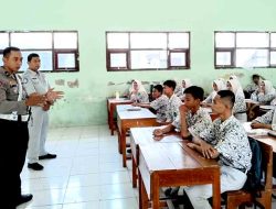 Satlantas Polres Lamongan Lakukan Aksi Simpatik dan Sosialisasi Ops Zebra Semeru 2024