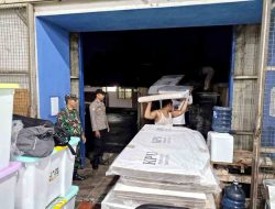 Sinergitas Polres Blitar Bersama TNI Amankan Bilik Suara Pilkada 2024 di Gudang KPU