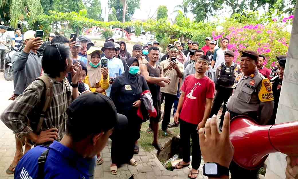 Tuntut Perbaikan Jalan, Warga Karepattoddo Gruduk Kantor Dprd Takalar 2