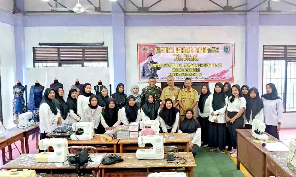 Warga Pagung Dapat Ilmu Baru Menjahit Dari Satgas Tmmd 122 Kodim