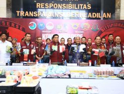 Kapolres Kediri Kota Pimpin Upacara Kenaikan Pangkat Pengabdian