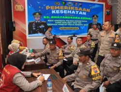 Kesiapan PAM TPS Pilkada 2024, Personel Polres Kediri Kota Periksa Kesehatan dan Pembagian Vitamin