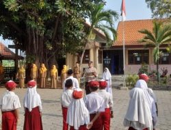 Jadi Pembina Upacara, Ka SPKT Polsek Kalitengah Ajak Siswa Siswi Teladani Pahlawanmu, Cintai Negerimu