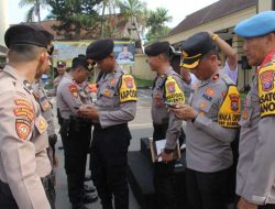 Polres Kediri Kota Adakan Pengecekan HP Anggota Usai Apel, Pastikan Tak Gunakan Aplikasi Judol
