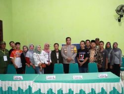 Kapolres Kediri AKBP Bimo Ariyanto S.H., S.I.K, melakukan patroli keliling mengecek sejumlah Tempat Pemungutan Suara (TPS) menjelang pencoblosan Pemilihan Kepala Daerah, pada Selasa malam (26/11/2024)