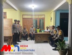 Kapolsek Laren Bersama Anggota BKO Polres Laksanakan Pengamanan Kotak Logistik Pemilukada 2024 di PPK Kecamatan Laren