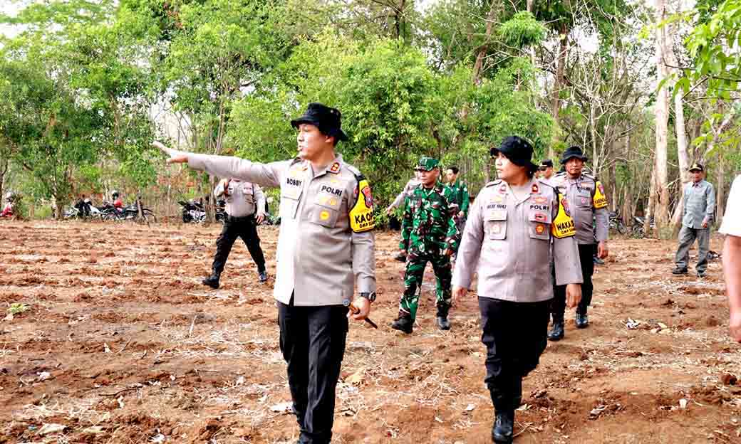 Kapolres Lamongan Lakukan Pengecekan Lahan Di Desa Wanar Untuk Dukung Program Ketahanan Pangan Nasional