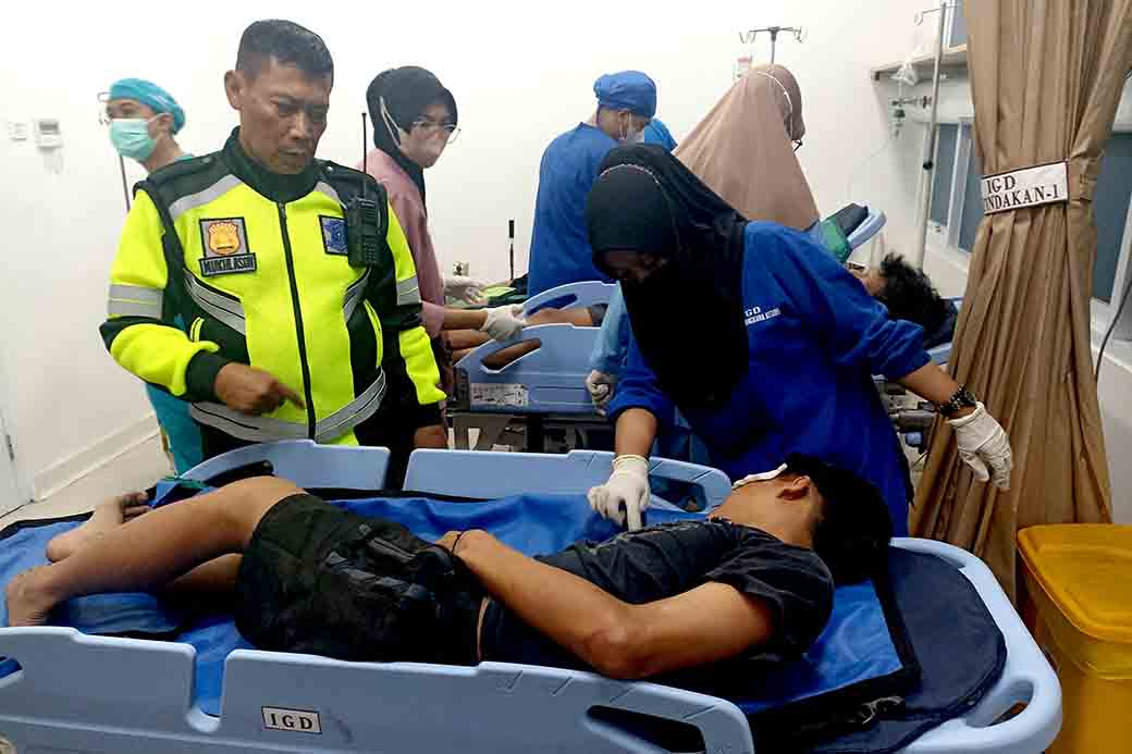 Luar Biasa ! Kesigapan Kabag Ops Polres Kediri Kota Dalam Membantu Korban Laka Lantas Tunggal