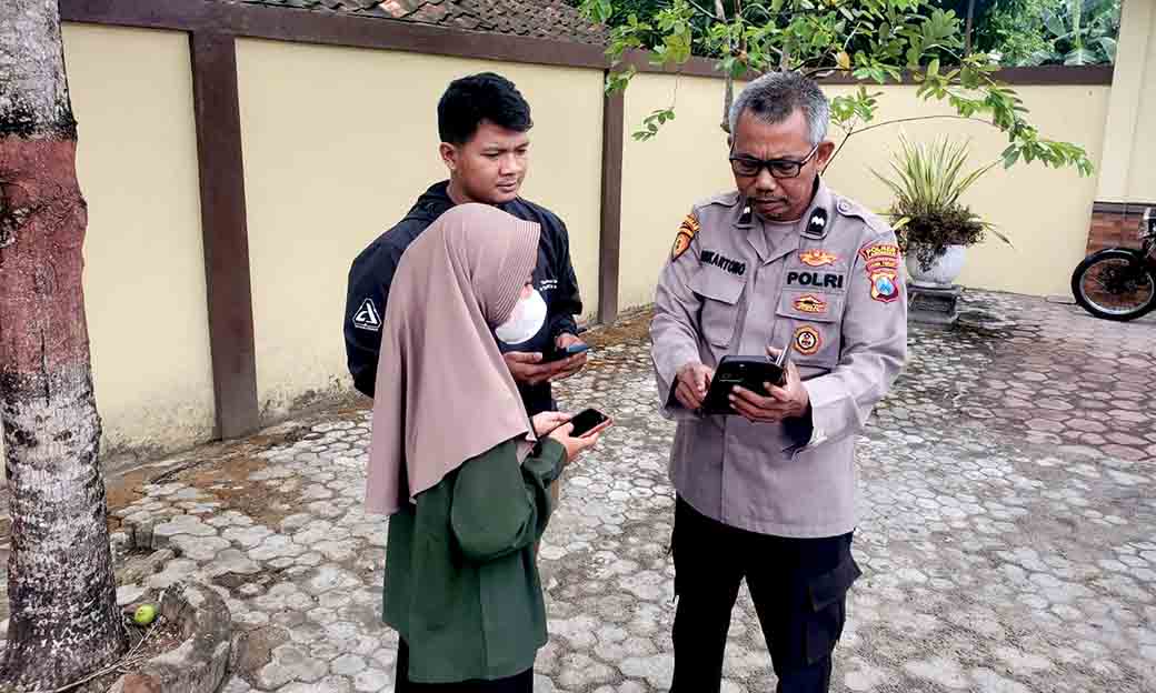 Menjelang Pemilukada 2024 Anggota Polsek Laren Tingkatkan Antisipasi Berita Hoax
