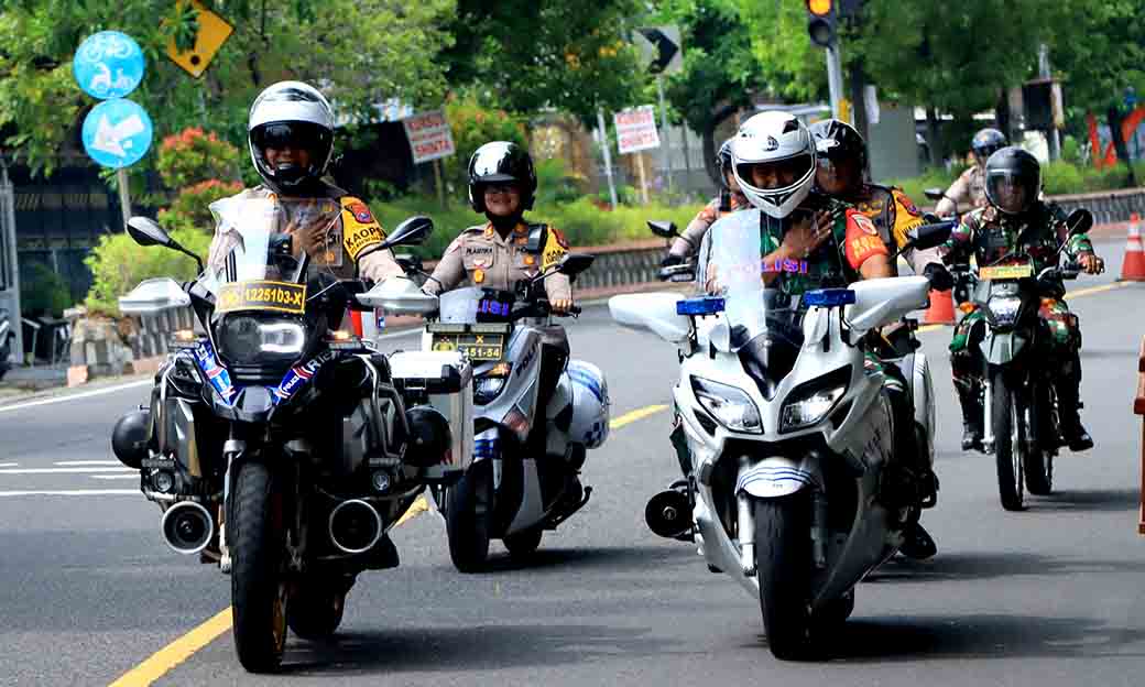 Pastikan Kamtibmas Jelang Coblosan Pilkada Kondusif, Polres Ngawi Dan Kodim 0805 Patroli Skala Besar