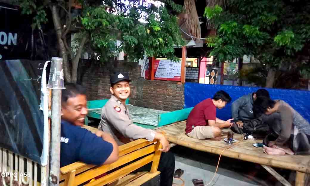 Patroli Dialogis Anggota Polsek Sekaran Antisipasi Gangguan Kamtibmas Malam Hari