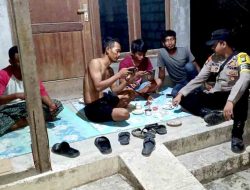 Patroli Dialogis Polsek Sekaran Sambangi Masyarakat Cangkruan di Warung Kopi