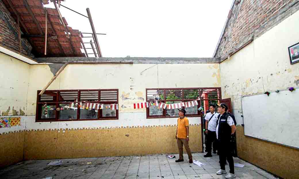 Plt Bupati Sidoarjo Subandi Minta Kelas Sdn Tropodo 1 Yang Ambruk Segera Diperbaiki