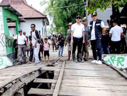 Pj. Bupati Subandi Meninjau Pembangunan Jembatan Kedungpeluk yang Selesai