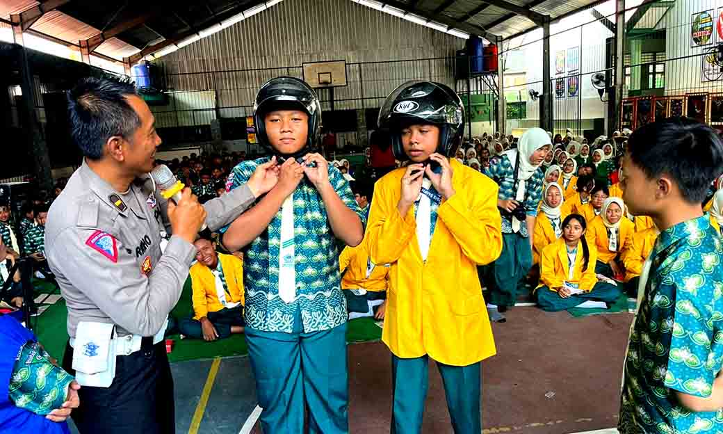 Polisi Kota Kediri Ajak Pelajar Tertib Berlalu Lintas Lewat Police Goes To School