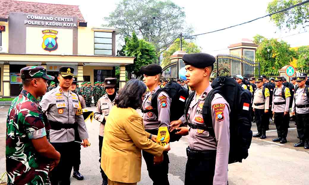 Polres Kediri Kota Gelar Apel Pergeseran Pasukan Pengamanan Tps Pilkada 2024