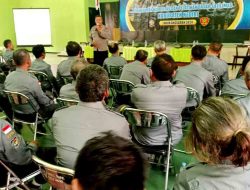 Polres Kediri memberikan pembekalan kepada anggota Perlindungan Masyarakat (Linmas)