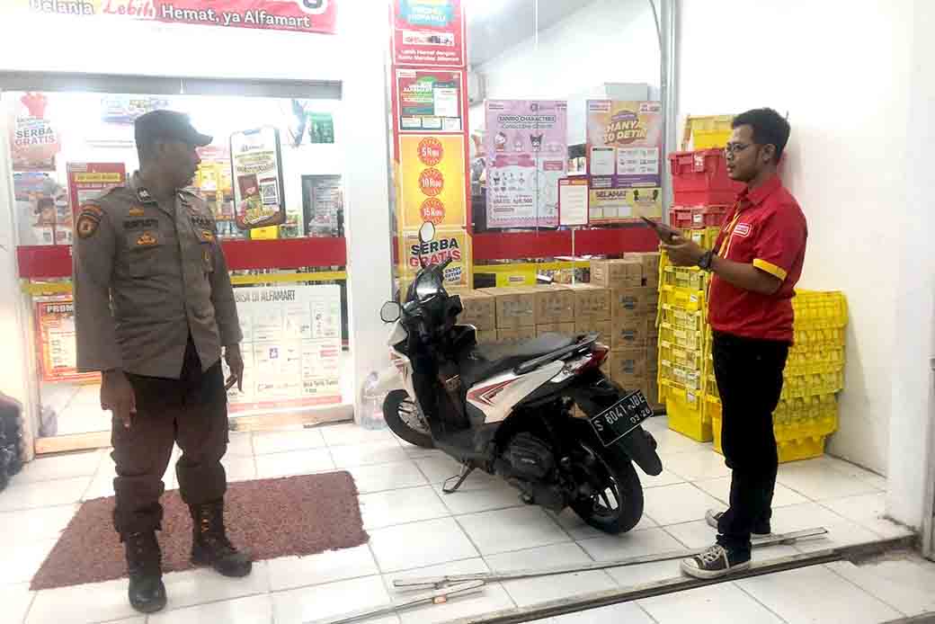 Polsek Sekaran Laksanakan Patroli Obyek Vital Sasar Alfamart Guna Mencegah Gangguan Kamtibmas