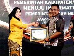 Pemkab Sidoarjo Raih Predikat “Menuju Informatif” di KI Awards 2024