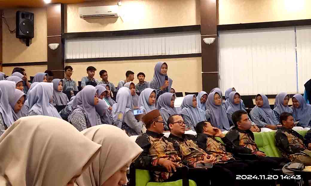 Sma Negeri 1 Kedungpring Adakan Kunjungan Edukatif Ke Kampus Di Malang