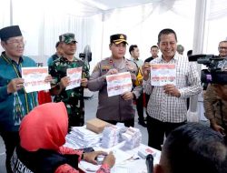 Wakapolres Lamongan Hadiri Simulasi Pemungutan dan Penghitungan Suara Pilkada Serentak 2024 di Gedung Sport Center