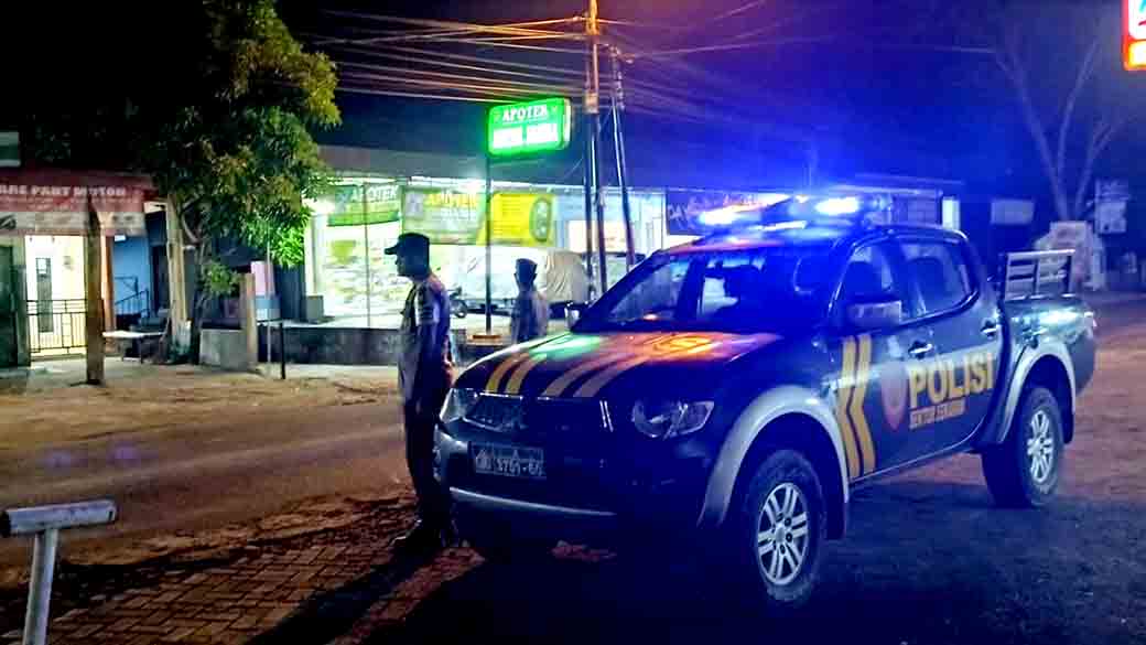 Anggota Polsek Sekaran Melaksanakan Patroli Blue Light Guna Antisipasi Kejahatan Dimalam Hari