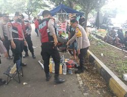 Polisi Kediri Kota Sita Miras dari Lapak Saat Acara Bertajuk ” ANNIVERSARY 14 th KINGKERS ” di GOR Jayabaya