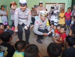 Polres Jombang Beri Trauma Healing Untuk Anak-anak Terdampak Banjir