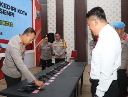 Cegah Penyalahgunaan, Kapolres Kediri Kota Lakukan Pemeriksaan Senjata Api Dinas Anggota