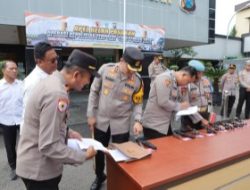 Kapolres Lamongan Lakukan Pemeriksaan Senpi dan Berikan Arahan tentang Penggunaan Senjata Api