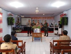 Forum Komunikasi Pimpinan Kecamatan (Forkopimca) Ngadiluwih Kabupaten Kediri melaksanakan kegiatan patroli gabungan keliling mengecek kesiapan pengamanan personel di Gereja, pada Rabu, (25/12/2024)