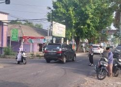 Polsek Sekaran Rutin Laksanakan Commander Wish Pagi di Simpang Tiga Pasar Miru