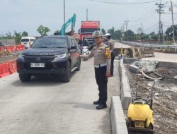 Antisipasi Arus Balik Polres Probolinggo Buka Satu Arah Tol Fungsional Probowangi Segmen Kraksaan – Gending