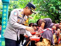 Kapolres Ngawi Berbagi Makan Gizi dan Susu Gratis di Sekolah Dasar Pelosok Desa