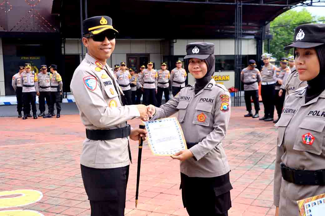 Kapolres Ngawi Beri Penghargaan Kepada 31 Personel