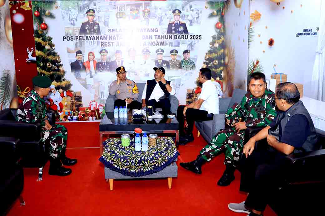 Kapolres Bersama Forkopimda Ngawi Kunjungi Posyan Dan Pospam Di Malam Natal 2024