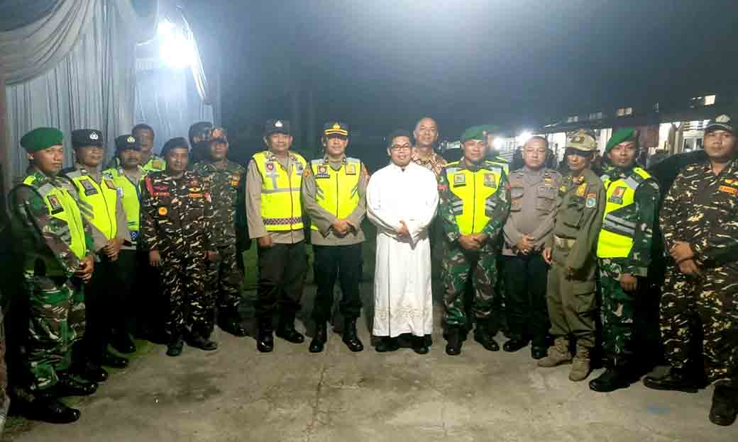 Kapolsek Babat Bersama Tiga Pilar Laksanakan Pengamanan Misa Natal 2024
