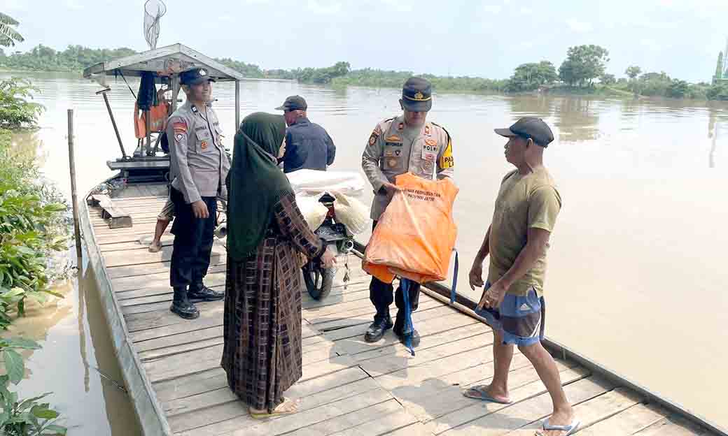 Kapolsek Laren Laksanakan Patroli Di Tempat Penyeberangan Perahu