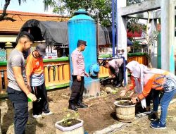 Kegiatan Penanaman P2B di Pekarangan Pendopo Kelurahan Babat Dalam Upaya Dukung Ketahanan Pangan