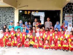 Kunjungan Peserta Didik Anak Usia Dini TK Bahrul Ulum Desa Besur Kecamatan Sekaran di Mapolsek Sekaran