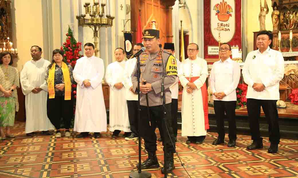 Misa Malam Natal Menkopolkam Kapolri Sambangi Gereja Katedral Jakarta