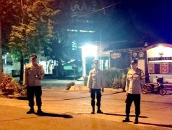 Patroli Malam Hari Polsek Laren Ciptakan Situasi Kamtibmas Aman Jelang Nataru 2025