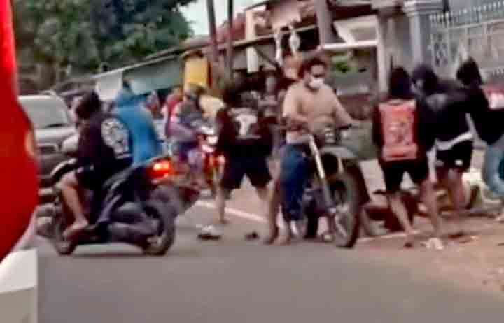 Pengeroyokan Pemuda Di Desa Plambon Kecamatan Brondong Mengakibatkan Luka Serius