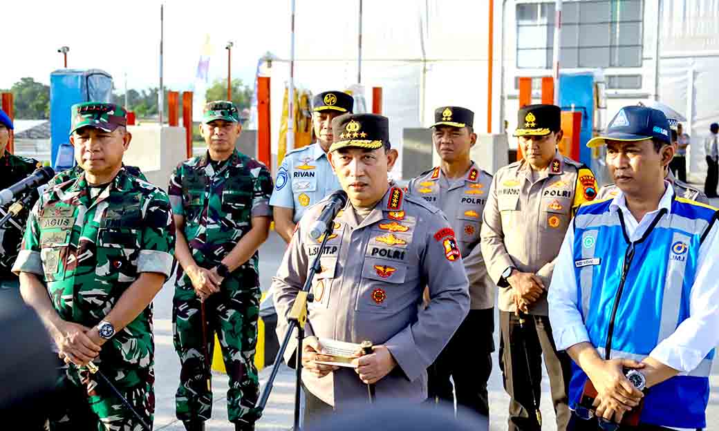 Persiapan Pengamanan Natal Tahun Baru, Kapolri Dan Panglima Tni Tinjau Gerbang Tol Prambanan