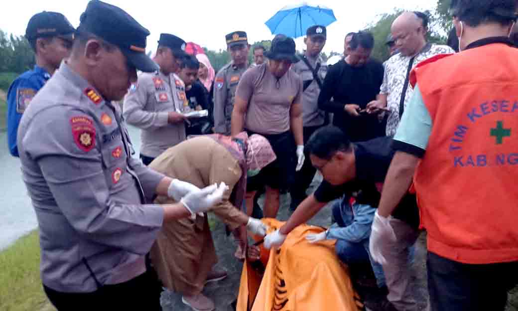 Polres Ngawi Bersama Tim Sar Gabungan Berhasil Evakuasi Korban Laka Air Di Waduk Pondok Bringin