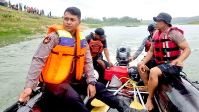 Polres Ngawi Bersama Tim Sar Gabungan Berhasil Evakuasi Korban Laka Air Di Waduk Pondok Bringin 3