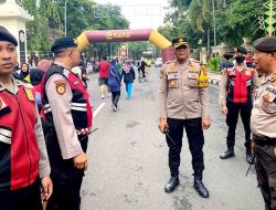 Polsek Lamongan Kota Laksanakan Pengamanan Jalan Sehat Bersama Ria Ricis