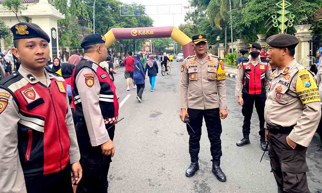 Polsek Lamongan Kota Laksanakan Pengamanan Jalan Sehat Bersama Ria Ricis